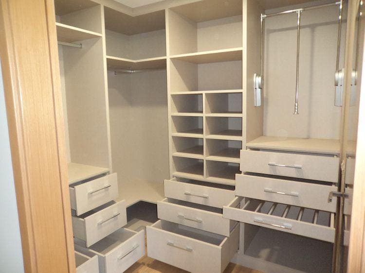 Wardrobes Dealers & Manufactures in New Delhi