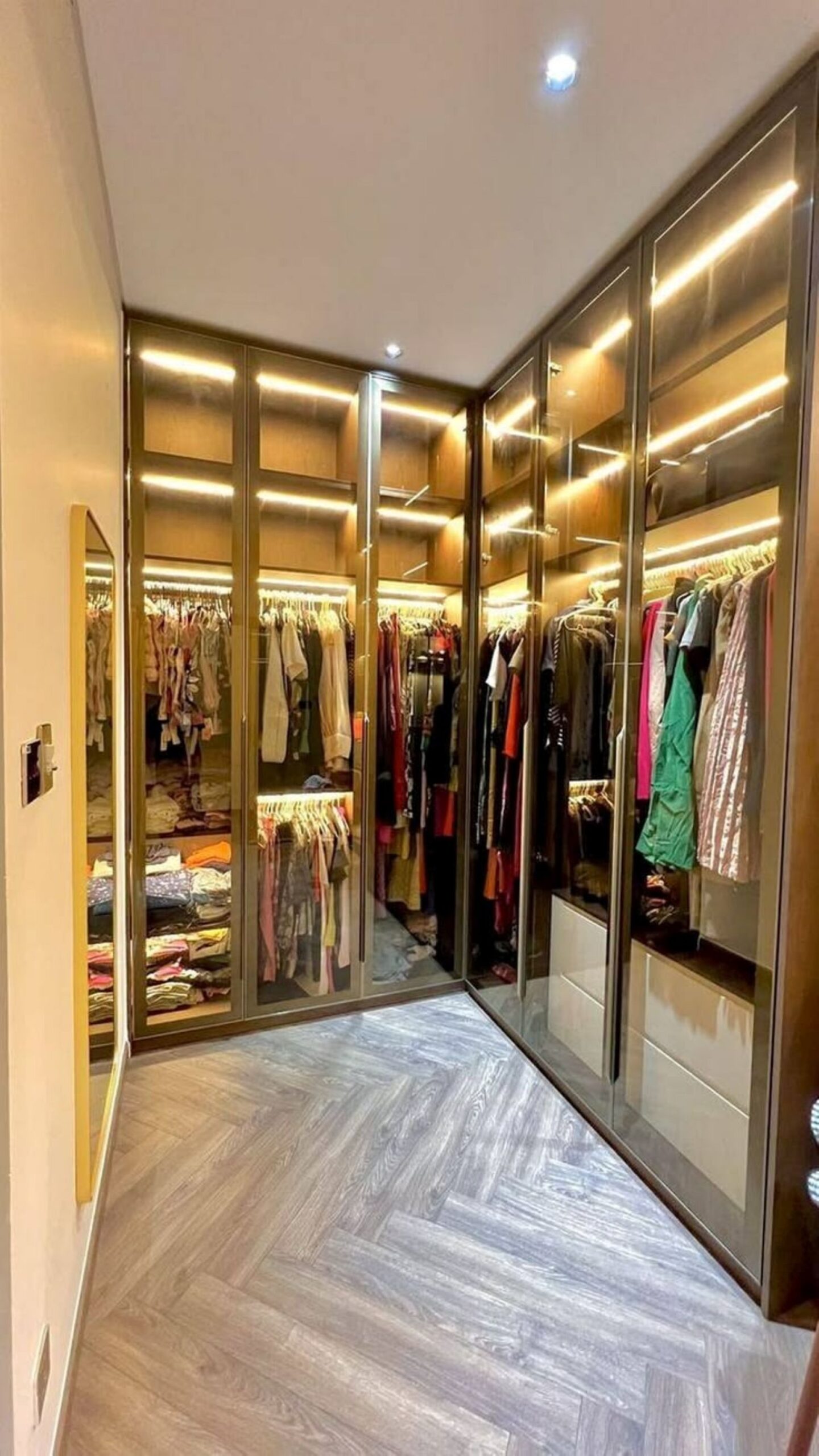 Best Wardrobe Manufacturers New Delhi - NCR